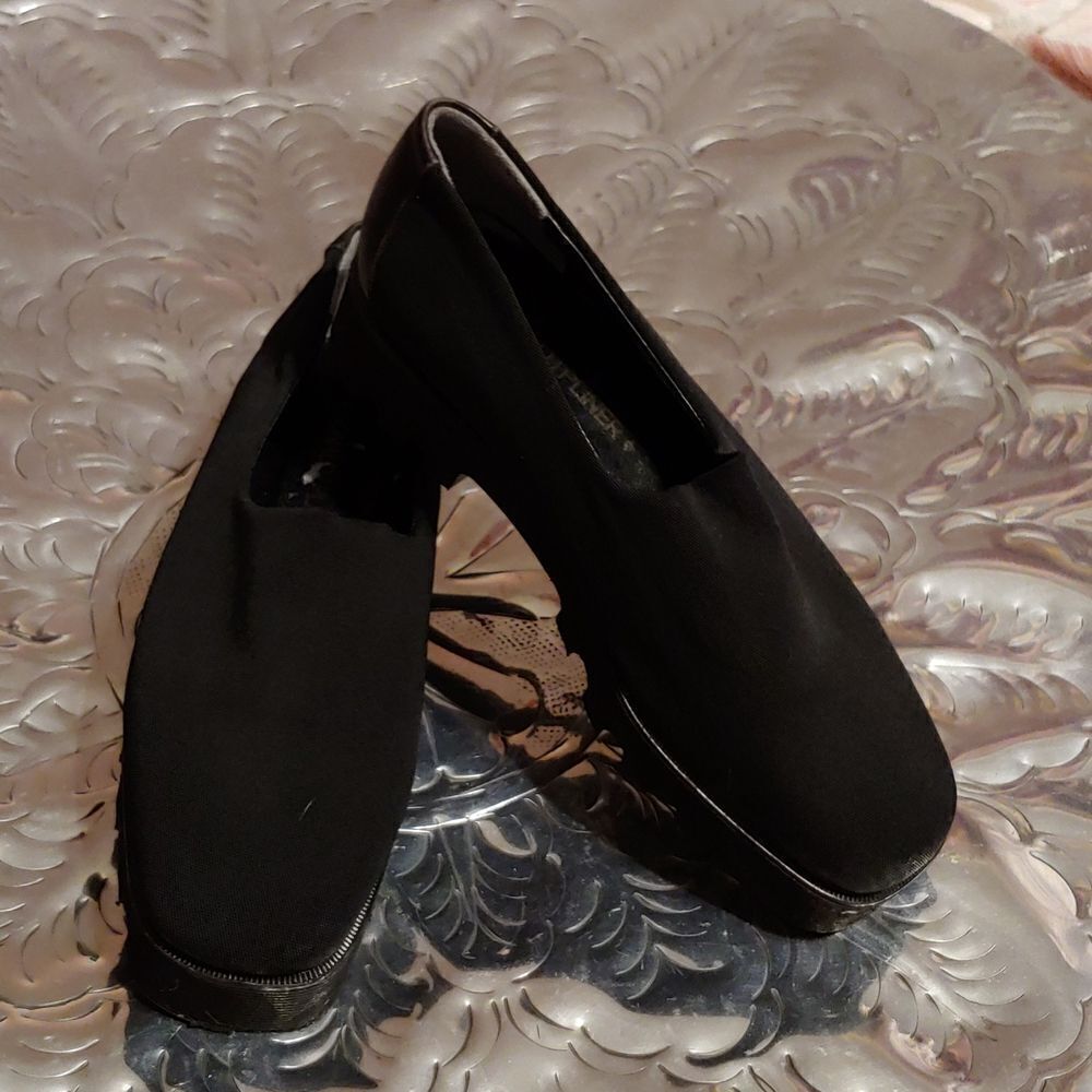 Brand new Donald J Plainer stretchy,with leather,and cool man made sole.sz.5.5